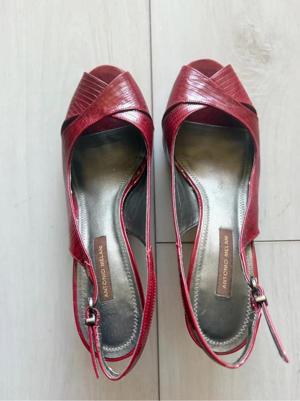 ANTONIO MELANI bold red